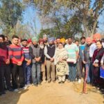 ਗੁਰੂ ਨਾਨਕ ਸੇਵਾ ਸੁਸਾਇਟੀ ਵੱਲੋਂ ਵਿਦਿਆਰਥਣ ਆਰਜ਼ੂ ਅਤੇ ਹਾਈ ਸਕੂਲ ਦੇ ਅਧਿਆਪਕਾਂ ਦਾ ਵਿਸ਼ੇਸ਼ ਸਨਮਾਨ ਕੀਤਾ ਗਿਆ