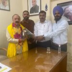 ਕਾਂਗਰਸੀ ਆਗੂ ਬਲਦੇਵ ਭੁੱਚਰ ਨੇ ਪੰਜਾਬ ਪ੍ਰਧਾਨ ਰਾਜਾ ਵੜਿੰਗ ਨੂੰ ਜਿੱਤ ਦੀਆਂ ਵਧਾਈਆਂ ਦਿੱਤੀਆਂ